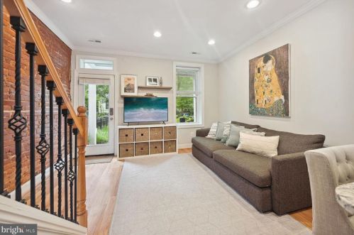 827 9th St, Washington DC  20002-3731 exterior