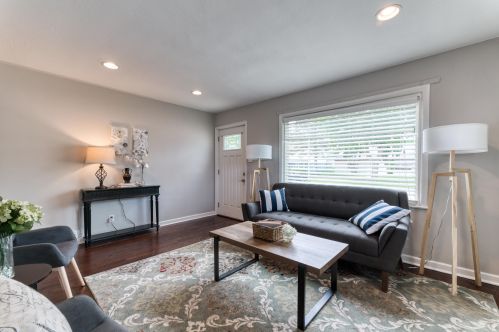 5674 66th St, Milwaukee, WI 53218-2330