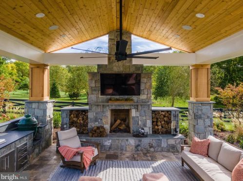 23073 Creighton Farms Dr, Leesburg VA 20175-6491 exterior