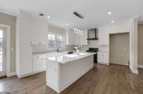 95 Irving Ave, Livingston NJ  07039-2947 exterior