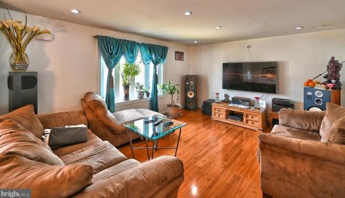 1 Hamilton Lk Dr, Trenton NJ 08619-3437 exterior