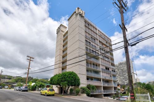 1687 Pensacola St, Honolulu HI 96822-2614 exterior