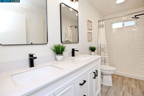 1869 Larkspur Ct, Concord CA 94519-1104 exterior