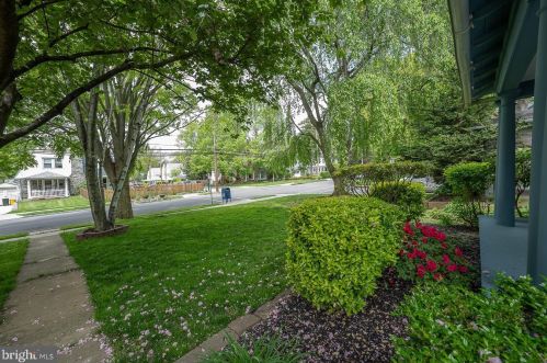 131 Linwood Ave, Ardmore PA 19003-2824 exterior