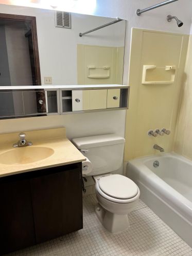 2222 Belleview Pl, Milwaukee WI  53211-4005 exterior