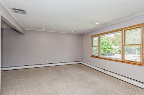 2 Chongo Pl, Huntington Station NY 11746-6606 exterior