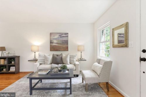 18 Masonic Vw Ave, Alexandria VA 22301-2204 exterior