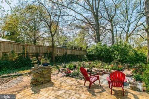 6918 Westhampton Dr, Alexandria VA 22307-1528 exterior