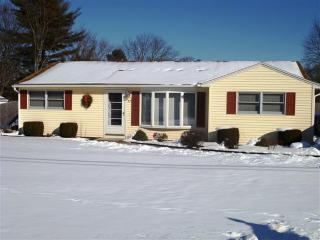 97 Treetop Ave, Springfield, MA 01118-2442