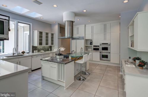 10011 Avenel Farm Dr, Rockville MD 20854-5410 exterior