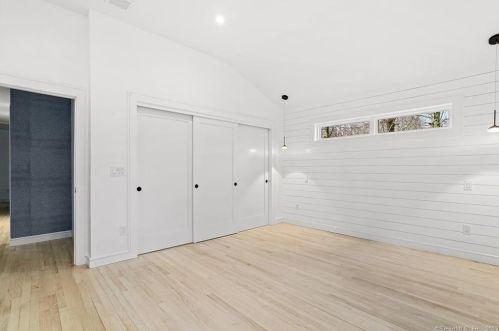 37 Walnut Hill Rd, Ridgefield CT  06877-2906 exterior