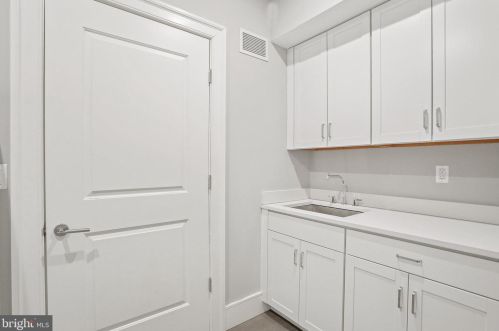 420 3rd St, Washington DC  20003-1930 exterior