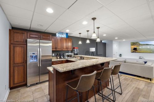 1174 Lakeside Dr, Bham MI 48009-1381 exterior