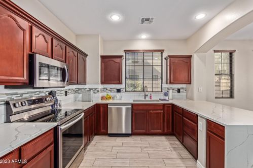 2376 Dusty Wren Dr, Phoenix AZ  85085-7032 exterior