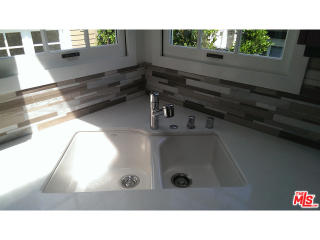 8963 Cynthia St, Los Angeles CA  90069-4417 exterior