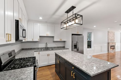 527 Ridgeway Ave, Chicago IL 60659-1117 exterior