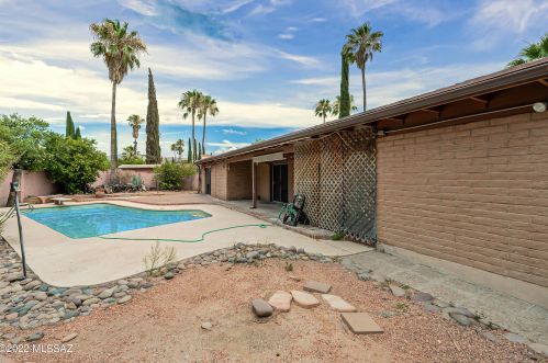 9151 Deer Trl Cir, Tucson AZ 85710-8034 exterior