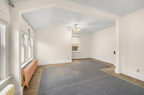 207 Perryview Ave, Pittsburgh PA 15214-1528 exterior