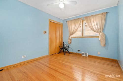 3636 69 St, Chicago IL 60629-4202 exterior