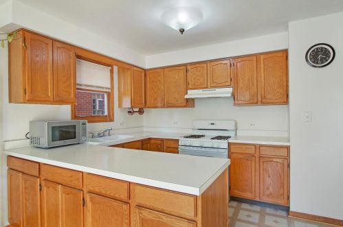 6601 Cornelia Ave, Chicago IL 60618-6035 exterior