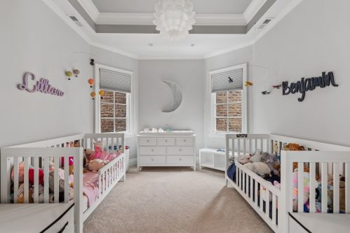 2111 Grace St, Chicago IL 60618-4901 exterior