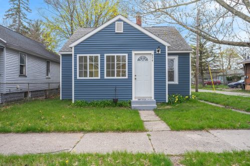 974 Emerson Ave, Meskegon, MI 49442-5132