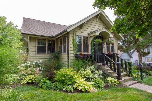 211 Indiana Ave, Saint Charles, IL 60174-2948