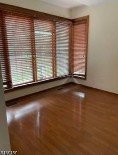 10 Tow Path Cres, Paterson NJ  07512-1726 exterior