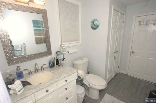 95 Clinton Pl, East Rutherford NJ 07073-1323 exterior