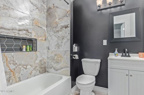 3407 44th Pl, Phoenix AZ  85018-6025 exterior