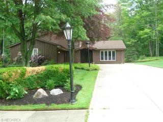 7110 Ashlawn Dr, Cleveland, OH 44141-1004