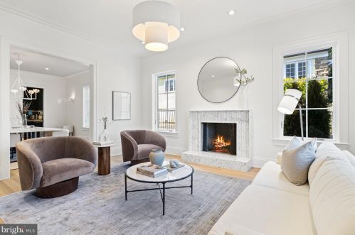 4526 Hawthorne St, Washington DC 20016-3570 exterior