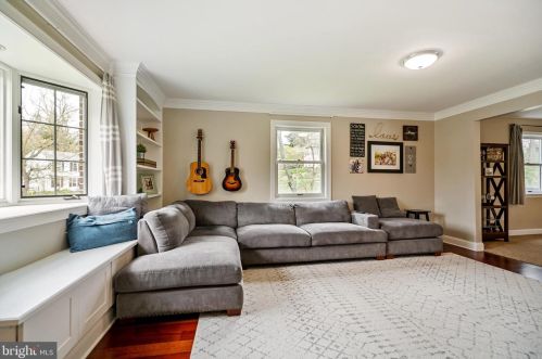 915 Standish Ave, Huntingdon Valley PA 19006-8725 exterior