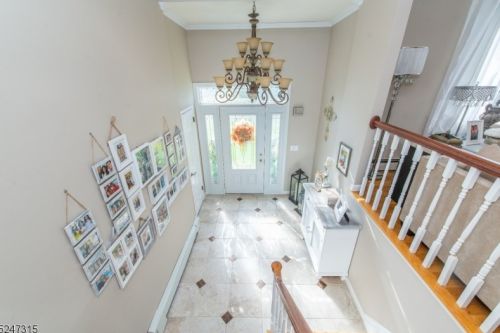 9 Maple Ave, East Hanover, NJ 07936-1547