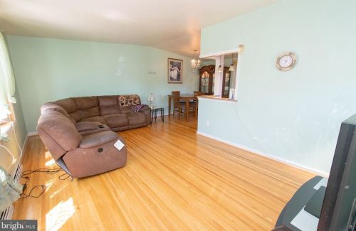 8218 Colfax St, Philadelphia PA 19136-1904 exterior