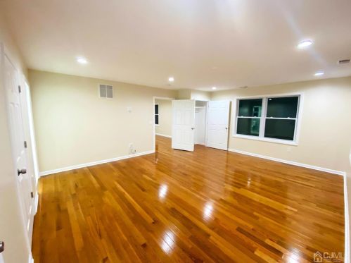 42 Park Ave, Iselin NJ 08830-2242 exterior