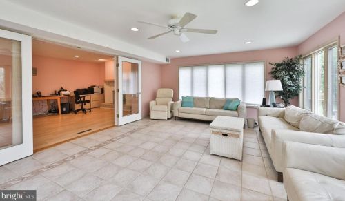 2076 Packard Ave, Huntingdon Valley PA 19006-6418 exterior