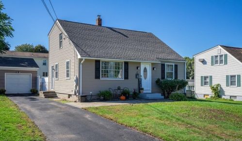 47 Spier Ave, Enfield, CT 06082-4345