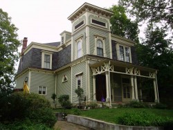 230 Melrose St, Newton, MA 02466-1119