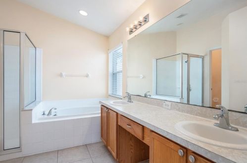 8215 Canterbury Lake Blvd, Tampa FL  33619-6671 exterior