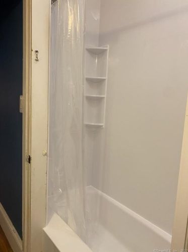 1 Franklin St, Manchester CT 06040-4346 exterior