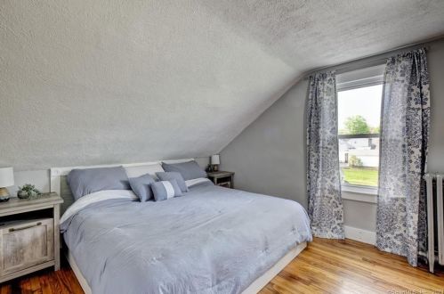 26 Ohear Ave, Enfield CT 06082-3635 exterior