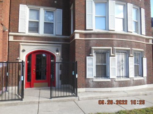 318 70th St, Chicago, IL 60637-4626