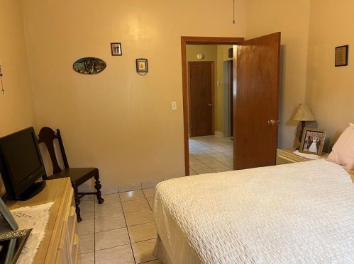 98 Hawkins St, Providence RI 02908-1713 exterior