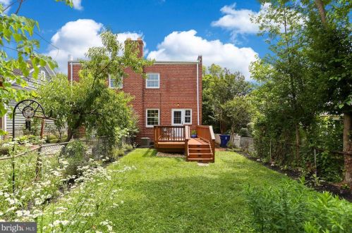 18 Masonic Vw Ave, Alexandria VA 22301-2204 exterior