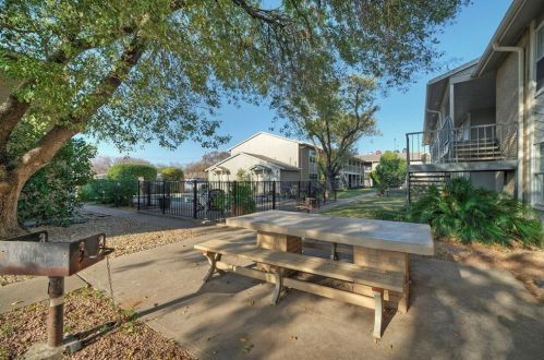 2450 Ashdale Dr, Austin TX 78757-8121 exterior