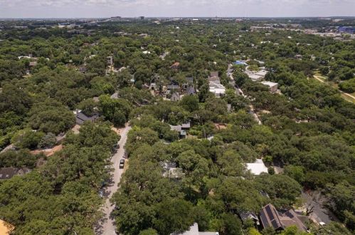 1806 Alta Vis Ave, Austin TX 78704-4350 exterior