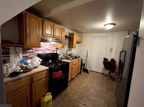 24 Seeley St, Paterson NJ 07501-3112 exterior