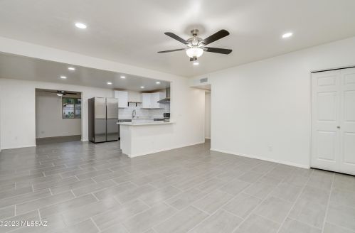 9301 29th St, Tucson AZ  85710-8015 exterior