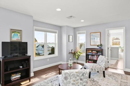 21 Beacher Rd, Milford CT 06460-7701 exterior